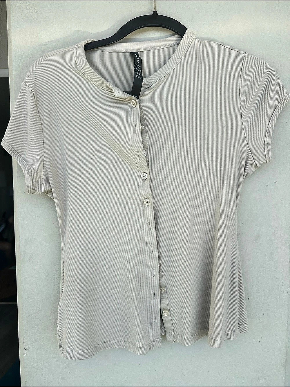 Vuori Pose Button Up Ribbed Short Sleeve Top in Mushroom Medium